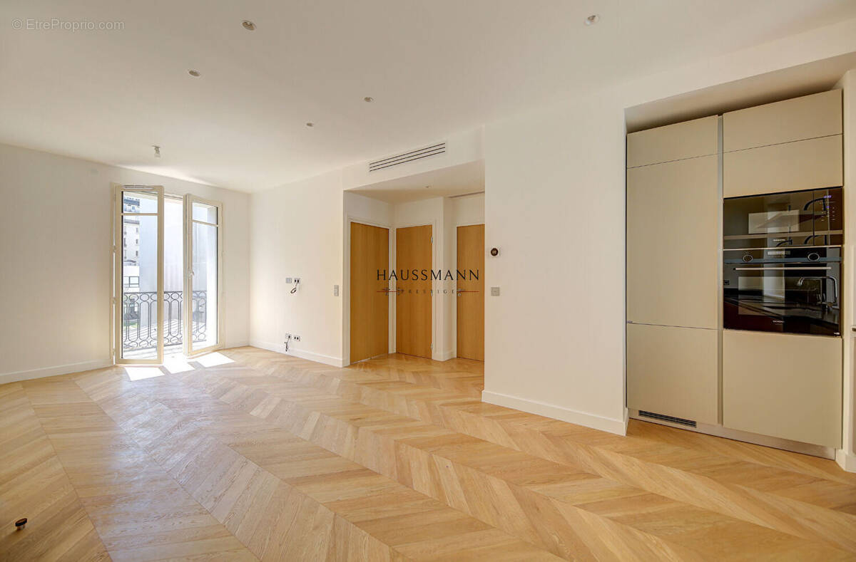 Appartement à NEUILLY-SUR-SEINE