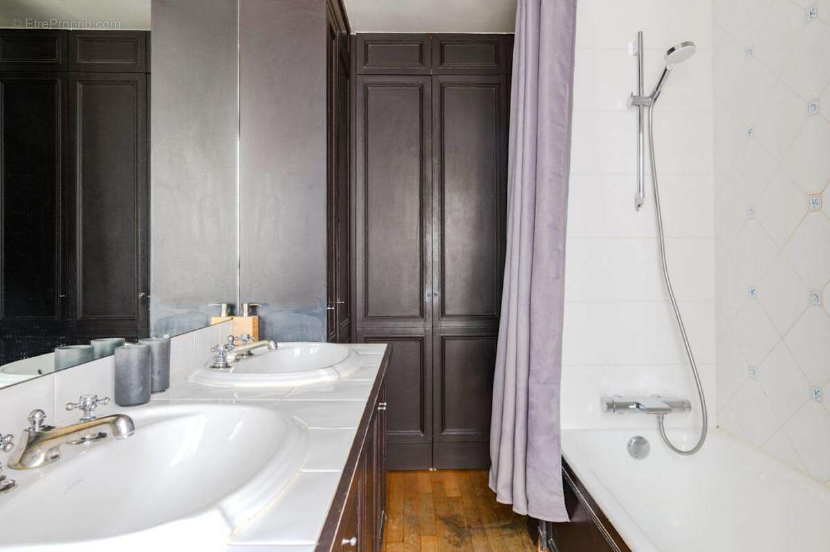 Appartement à PARIS-8E