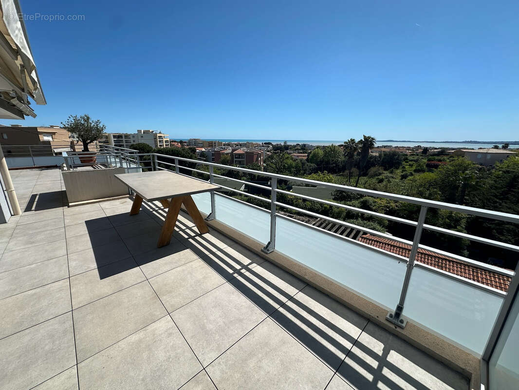 Appartement à SAINT-LAURENT-DU-VAR