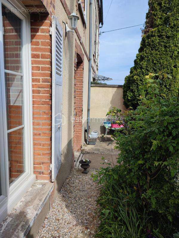 Maison à PONT-SUR-YONNE