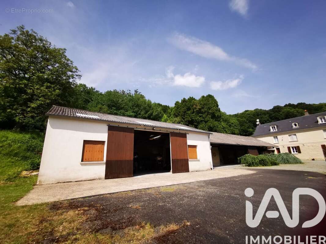 Maison 196 m² à Saint-Georges-De-La-Couee  - photo 3