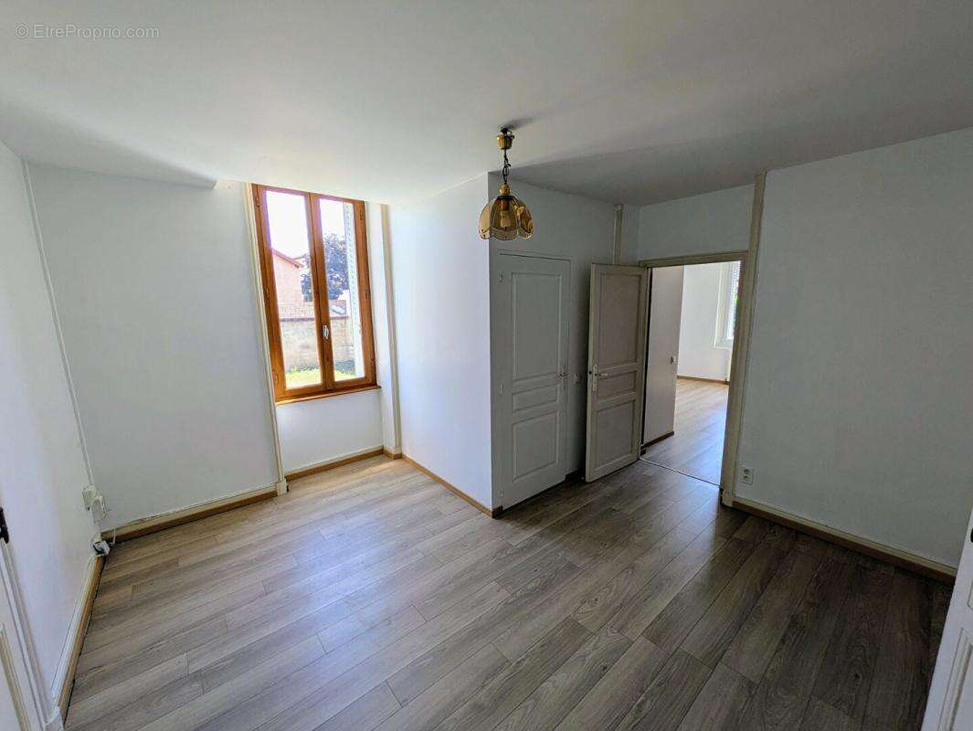 Appartement à LE COTEAU