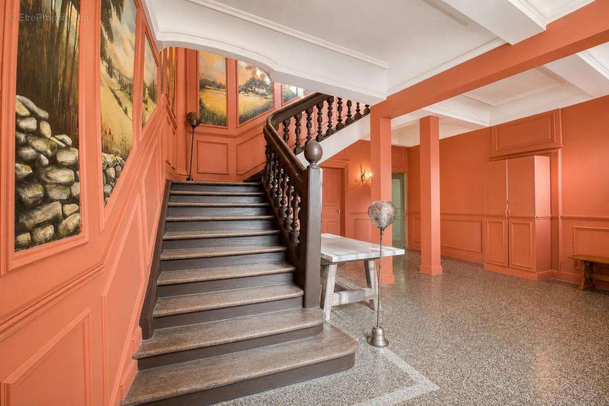 Maison bourgeoise de 321 m² à Vic-sur-Seille - photo 2