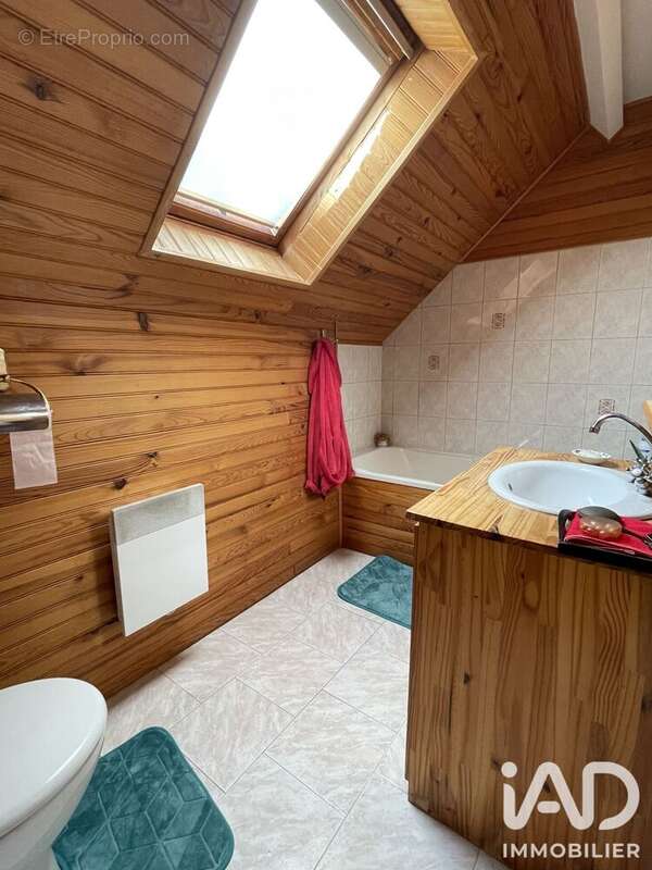 Maison 146 m² à La Chaussee-Saint-Victor  - photo 9