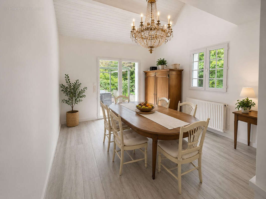 COIN REPAS RDC 13 M² - Maison à SAINTE-PAZANNE