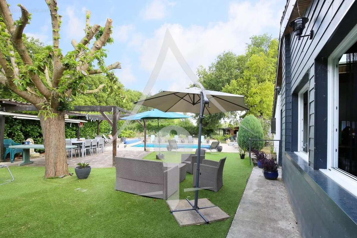 A vendre propriété de 7 pièces à POMPERTUZAT - photo 2