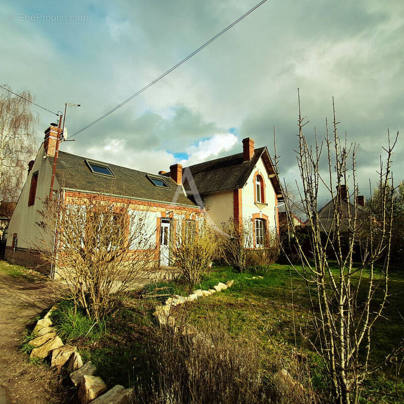 Maison à LES BORDES