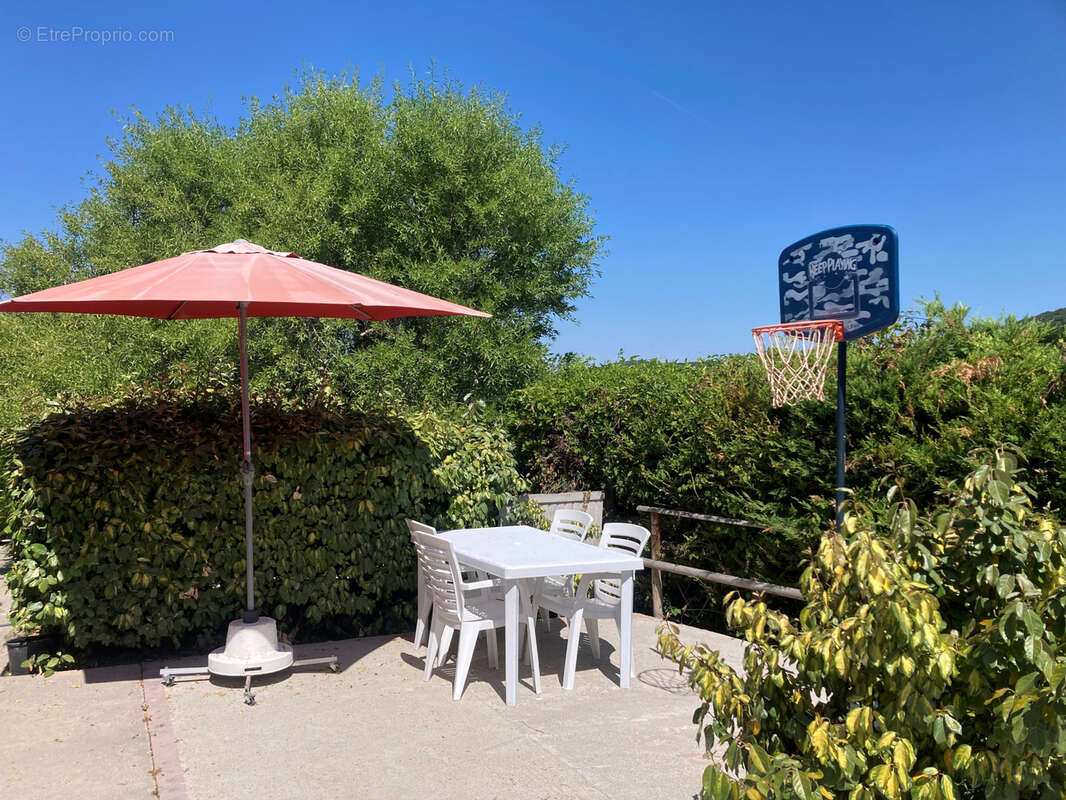 Entre Limoux et Carcassonne, 2 villas jumelées sur terrain avec piscine, double garage, terrasses, atelier. - photo 14
