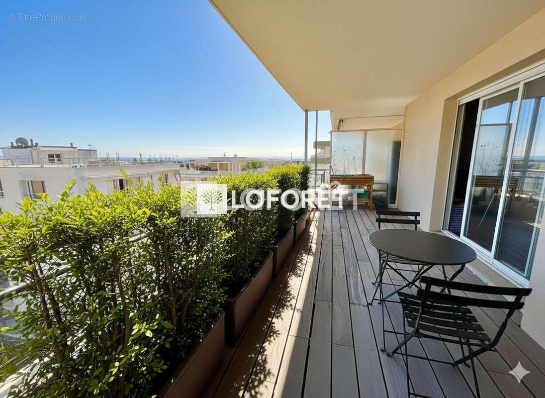 Appartement à SAINT-LAURENT-DU-VAR