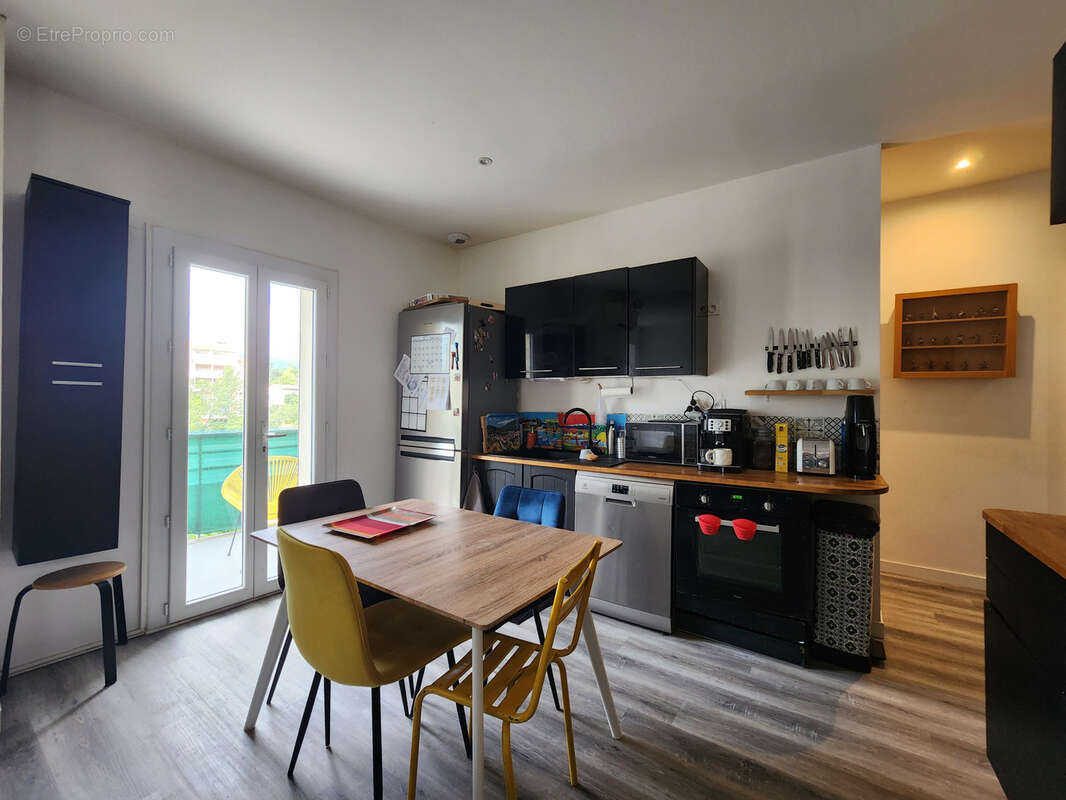 Centre ville: appartement 70m2 renove au rdc, 1 chambre, terrasse et cave - photo 6