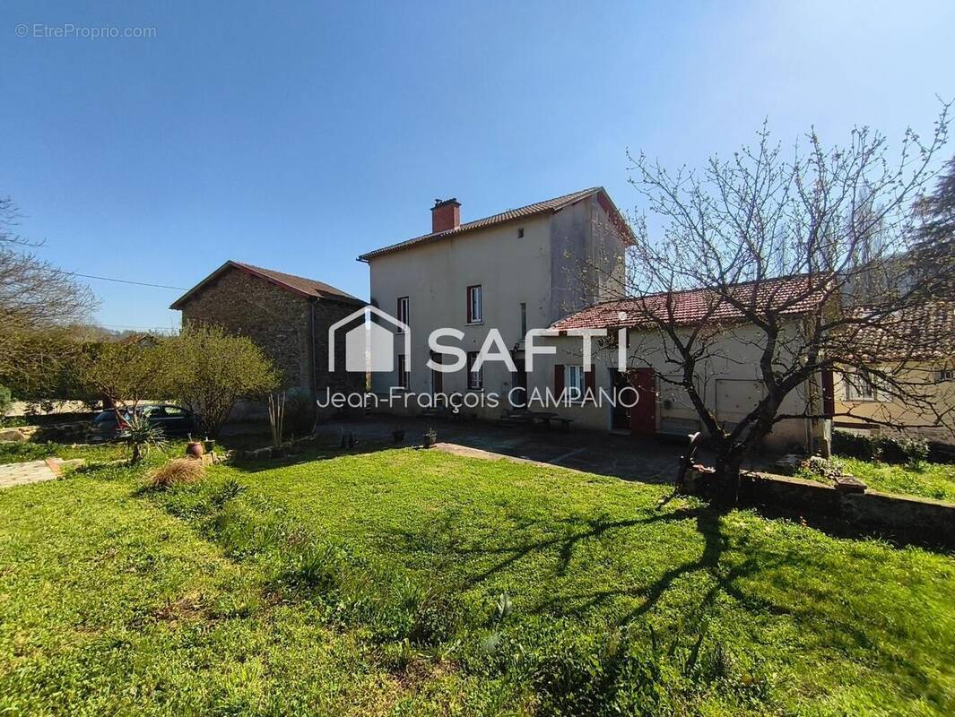 Photo 1 - Appartement à LIVINHAC-LE-HAUT