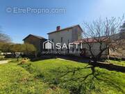 Photo 1 - Appartement à LIVINHAC-LE-HAUT