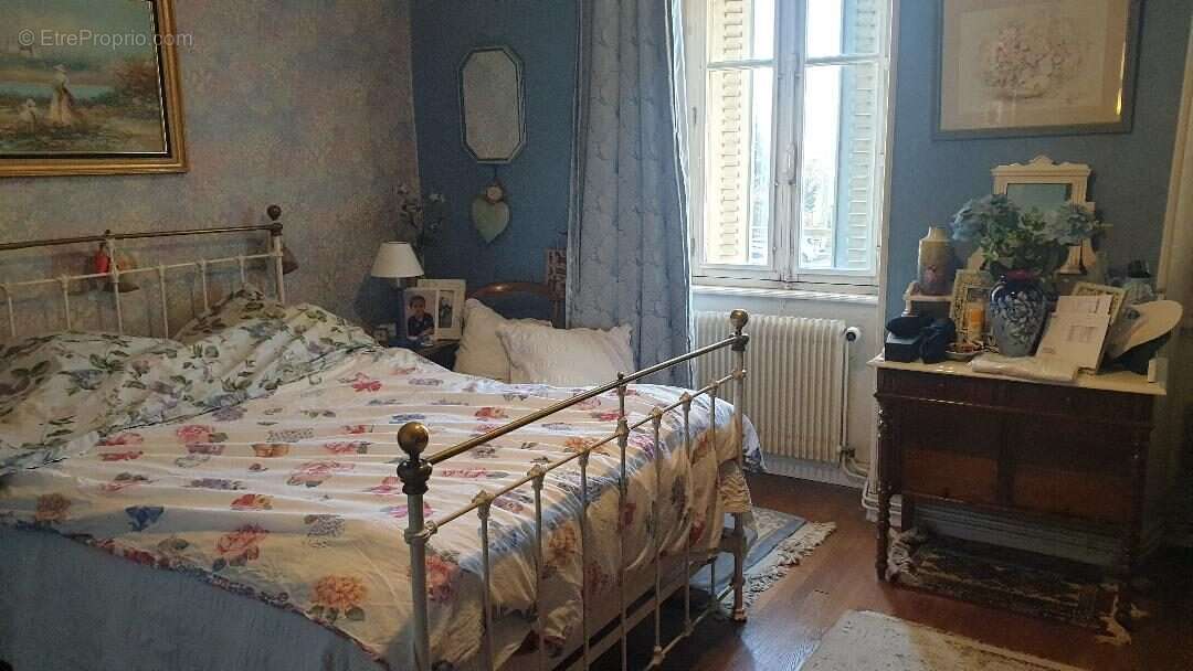 Maison à SAINT-LEONARD-DE-NOBLAT