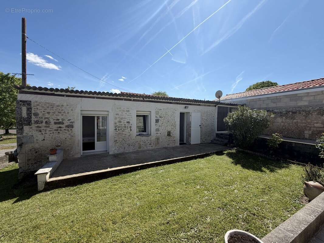 Maison à CHAMPAGNE-VIGNY