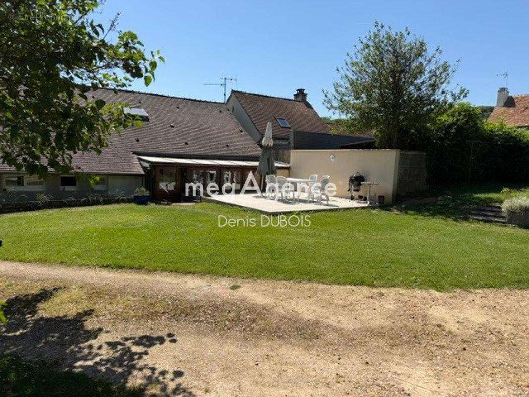 Maison à AILLIERES-BEAUVOIR