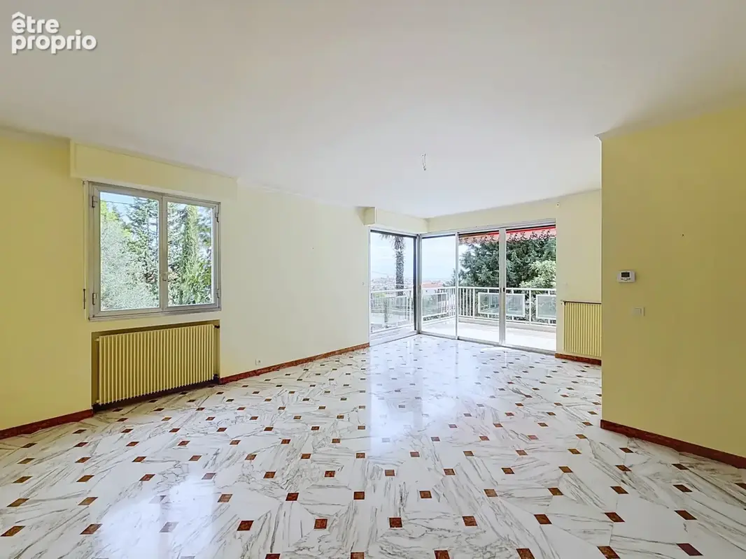 Vence   à 5 minutes à pied du centre-ville, spacieux 3 pièces avec vue mer, terrasses et garage fermé - photo 4