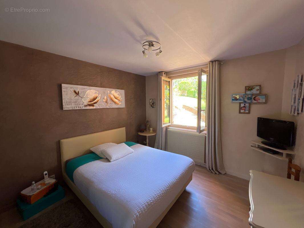 Maison à MONTROTTIER