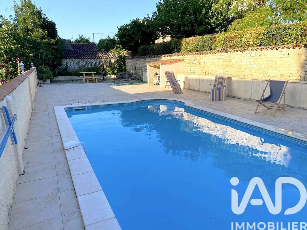 Maison 174 m² à Dampierre-Sur-Boutonne  - photo 5