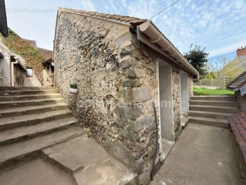 Maison à SAINT-CYR-SOUS-DOURDAN