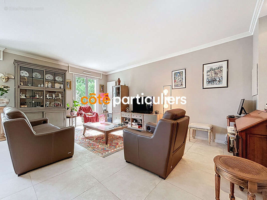 Appartement à SAINT-MAUR-DES-FOSSES