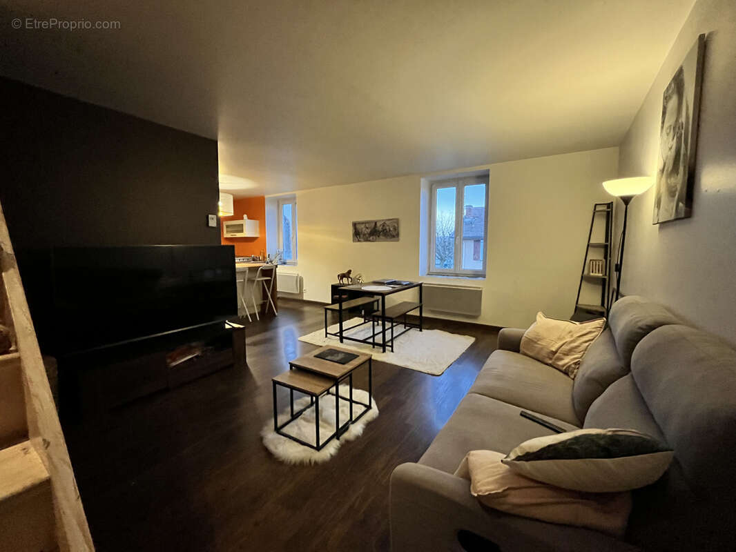 Appartement à VEAUCHE