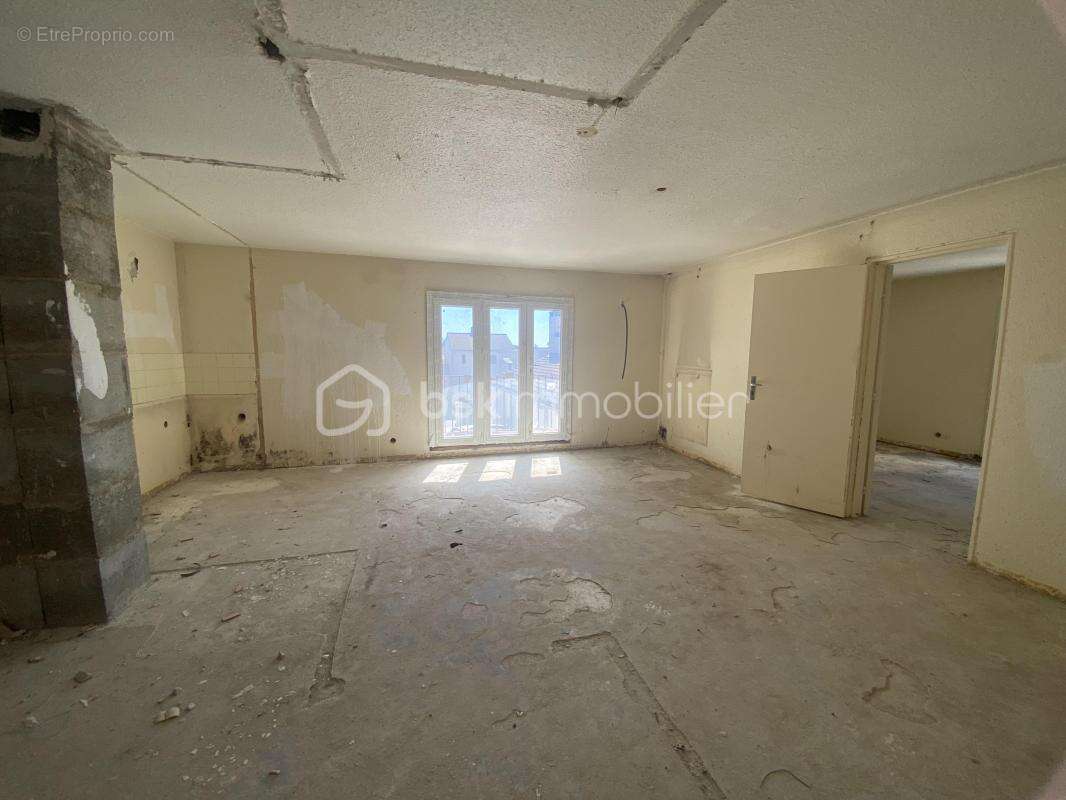 SAINT-CHRISTOL ((84) - Créez votre T3/T4 sur mesure ! Plateau sous forme d'appartement de 89 m² env. situé au 1er étage avec asc - photo 12