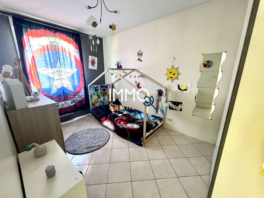 chambre 2 RDC - Maison à SAINT-OUEN-EN-BELIN