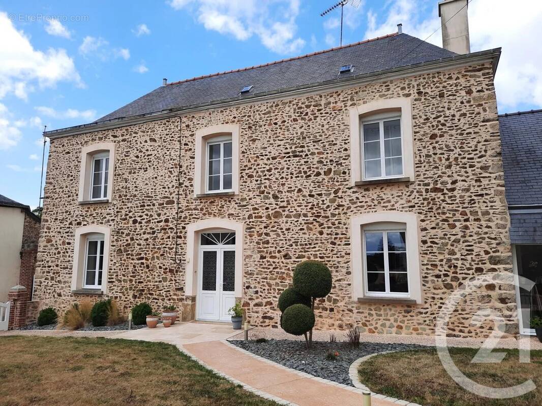 Maison à ARGENTRE-DU-PLESSIS