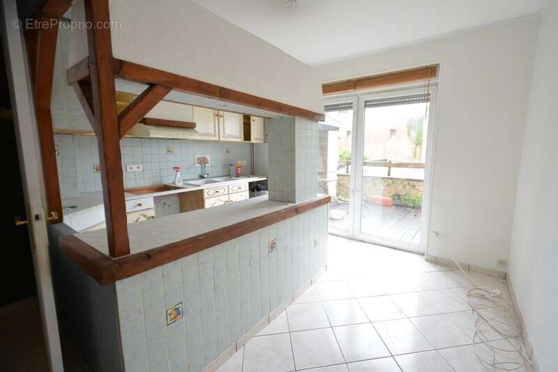 Exclusivité – immeuble de rapport avec local commercial et appartement t3 à montmédy (55600) - photo 4
