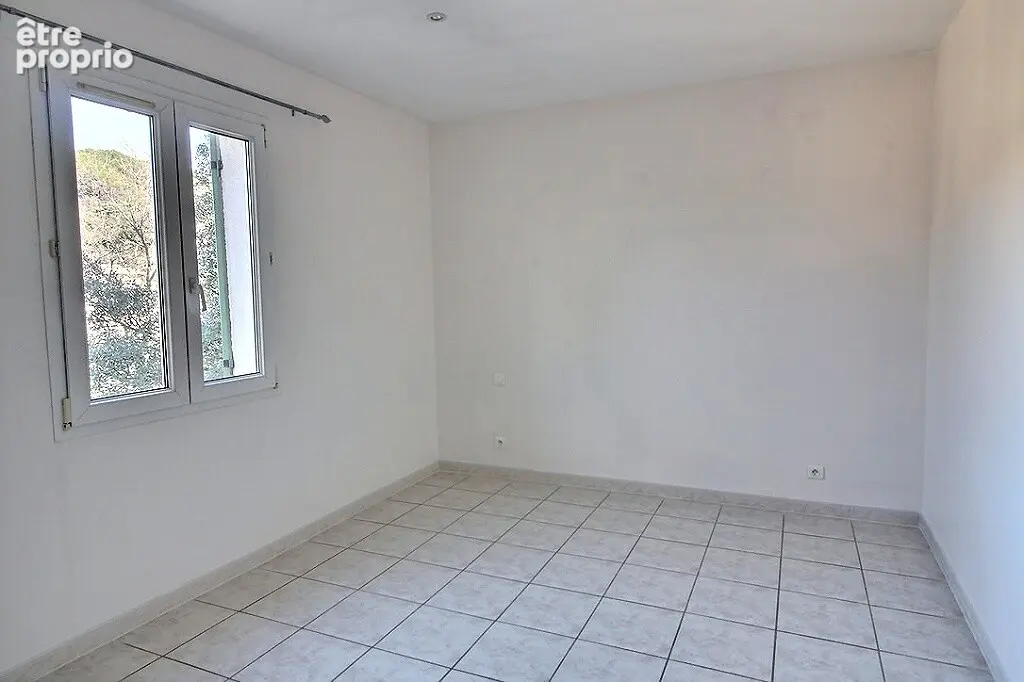 A VENDRE Villa  Venasque proche village sur 1169 m² de terrain clos et arboré. - photo 8