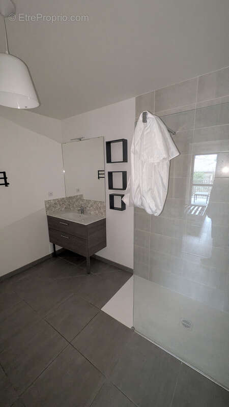 Appartement à LA TOUR-DE-SALVAGNY