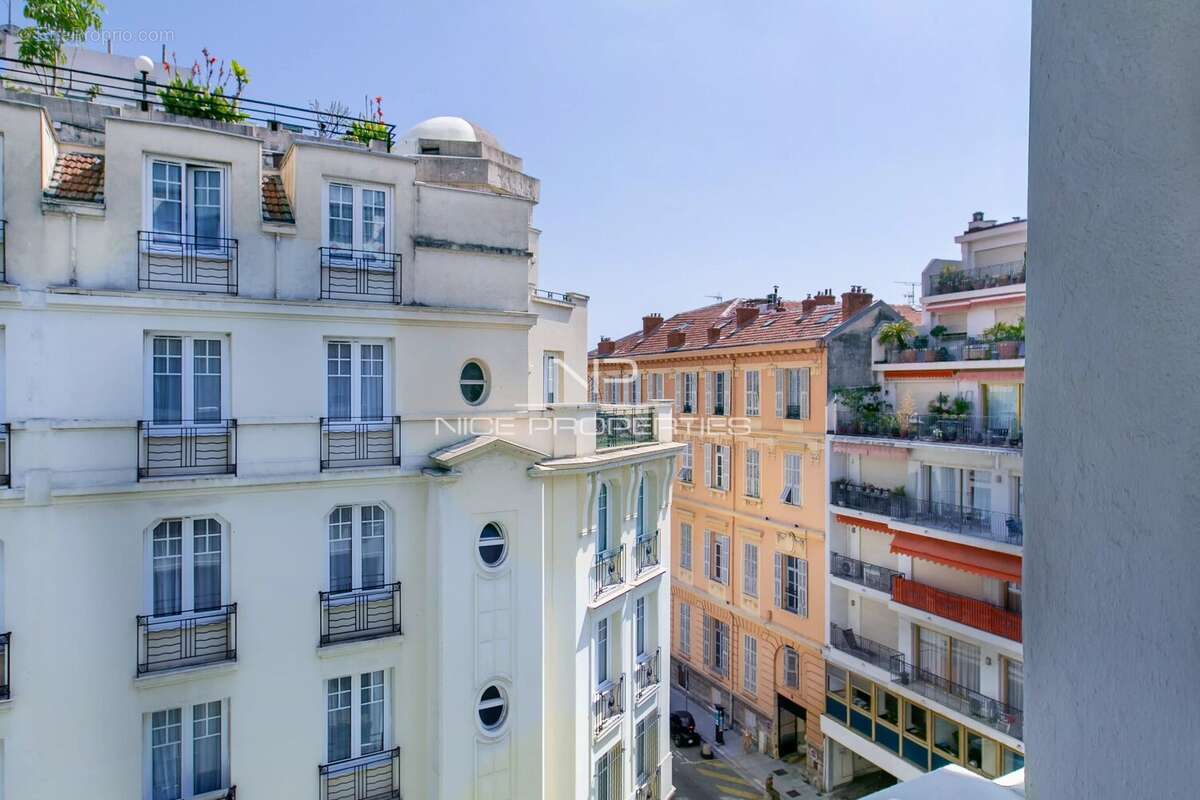 Nice carré d'or, 2 pièces dans une résidence élégante, étage élevé, plein sud - photo 9
