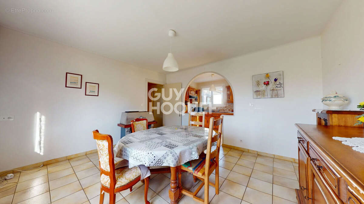 Maison à VELLEXON-QUEUTREY-ET-VAUDEY