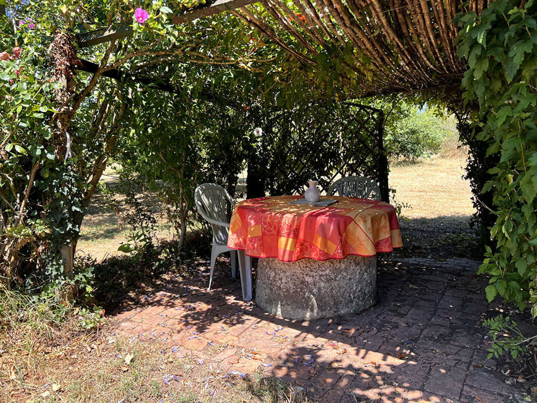 Maison de caractère à rénover avec potentiel - photo 15