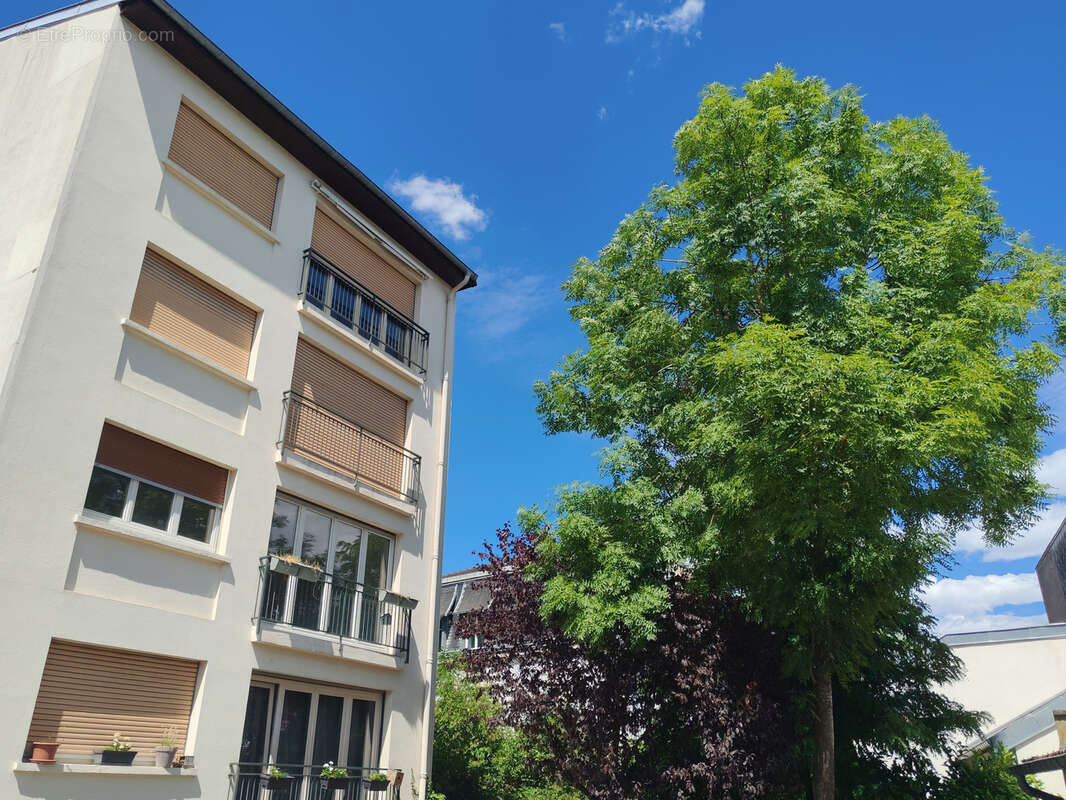 F4 lumineux & traversant, triple vitrage et garage - photo 4