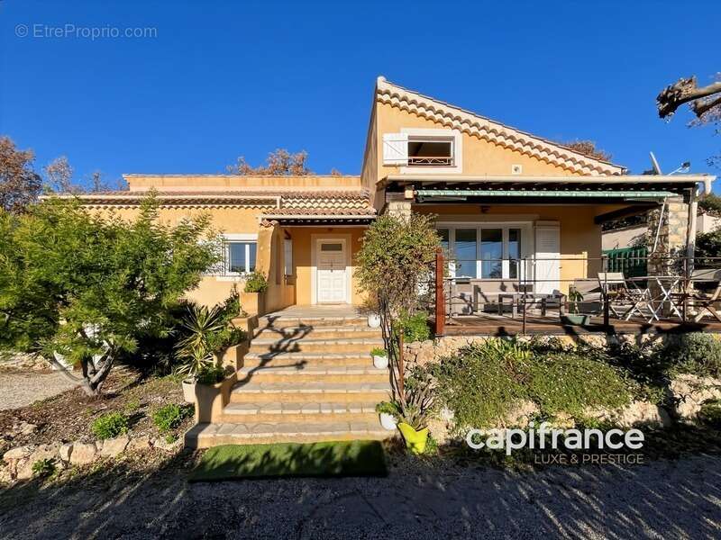 Belle villa provençale rénovée avec vue sur les collines  à BAGNOLS EN FORET (83) - photo 6