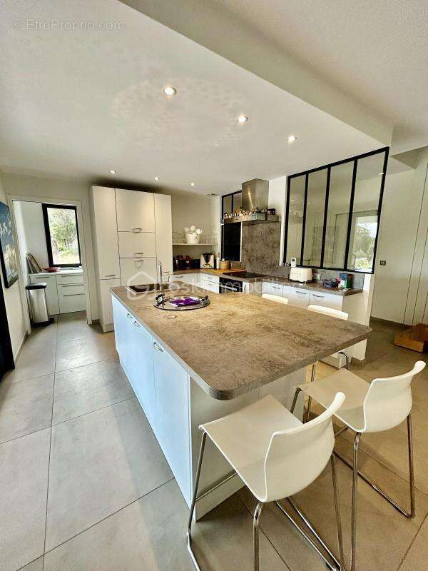 Grimaud, Villa d'Architecte en pleine nature, 200m2, 5 chambres - photo 6