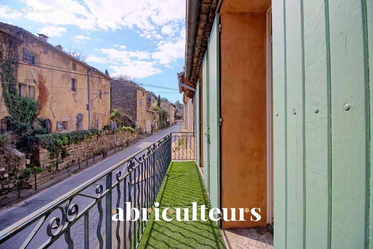 Appartement à ROGNES