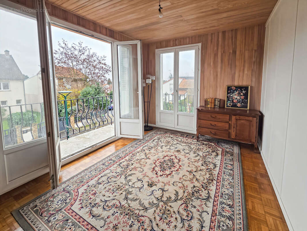 Maison à VERRIERES-LE-BUISSON