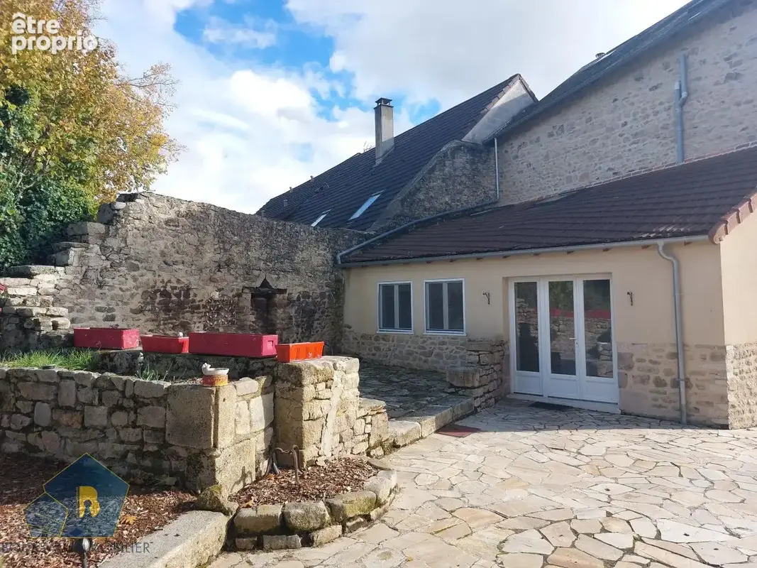 Maison 177 m² à Saint-Silvain-Sous-Toulx  - photo 2