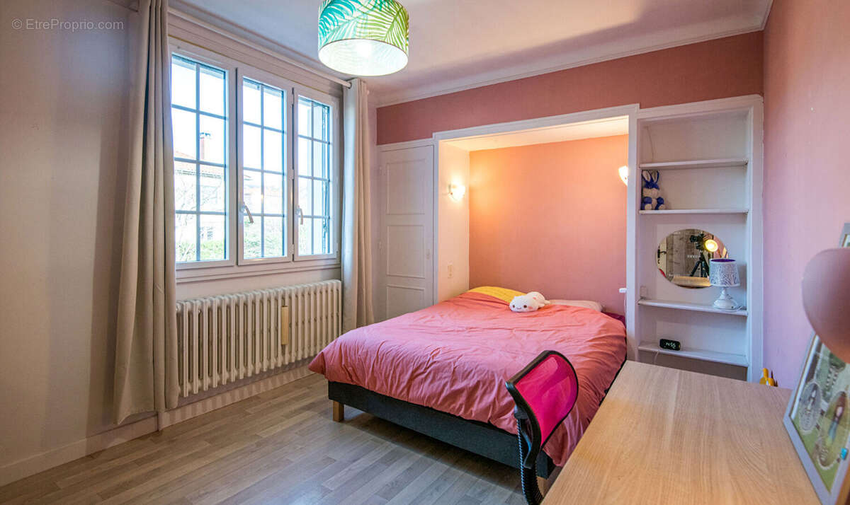 Maison à ONET-LE-CHATEAU