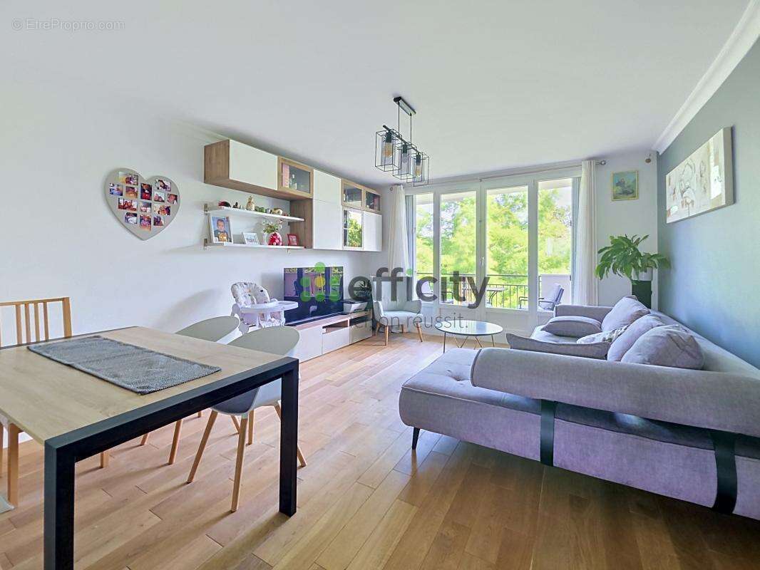 Appartement à LE PLESSIS-TREVISE