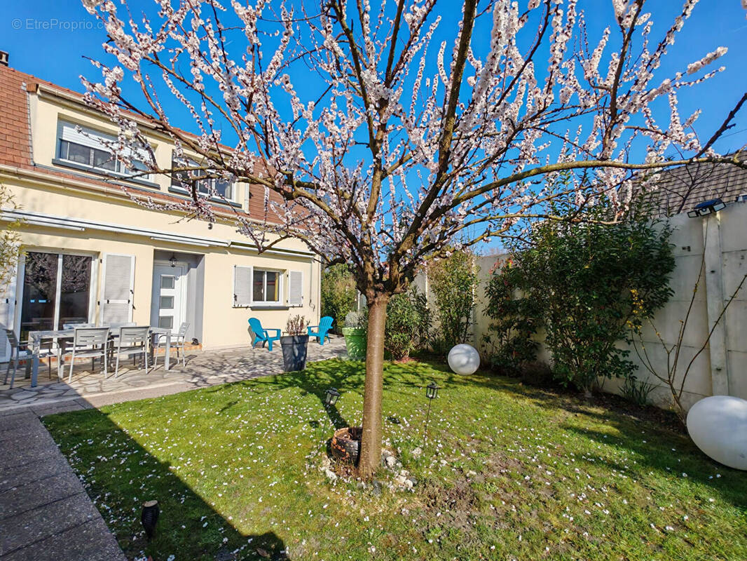 Maison à LIVRY-GARGAN