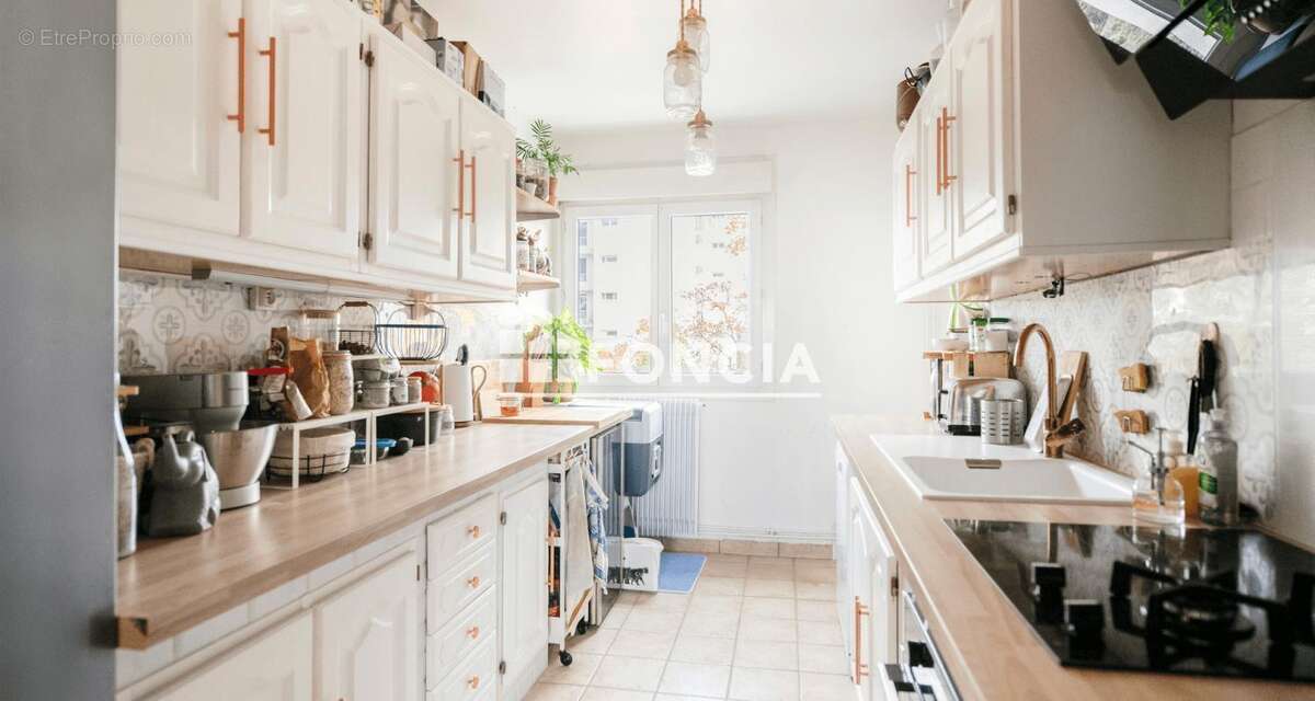 Appartement à LA CHAPELLE-SAINT-MESMIN