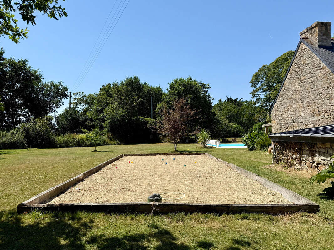TREMEOC (29) – Corps de ferme rénové de 225 m² au sol avec piscine, studio indépendant, penty et jardin arboré - photo 3