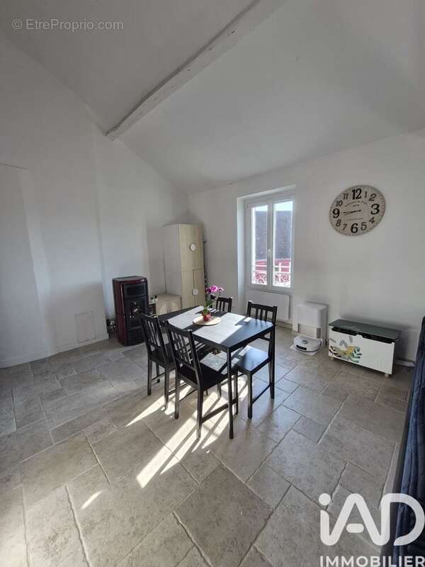 Photo 3 - Appartement à DAMPIERRE-EN-YVELINES