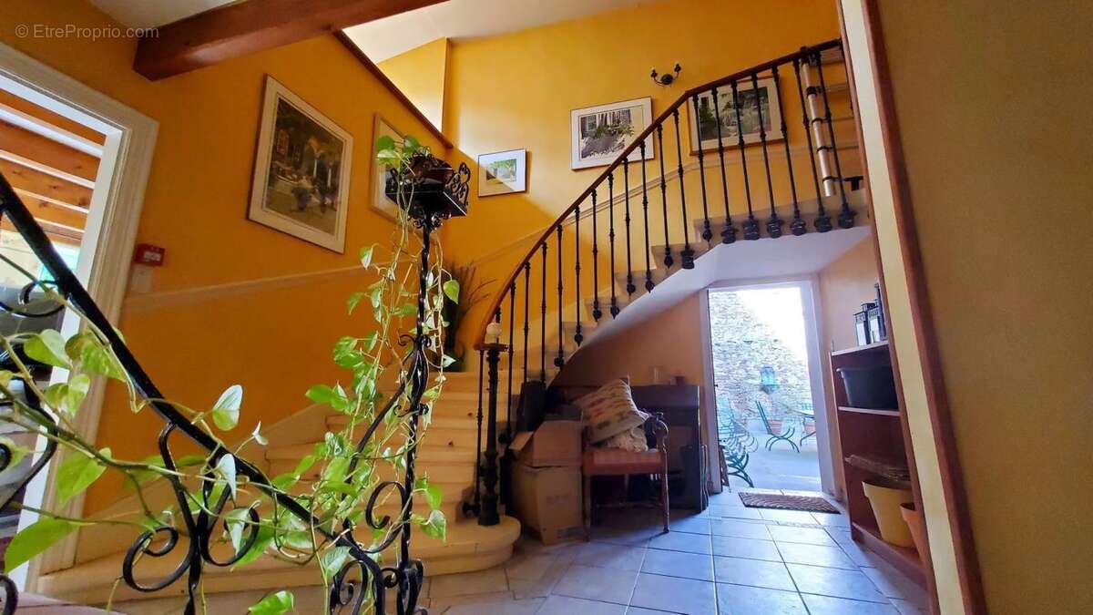 Maison à LA TOUR-SUR-ORB