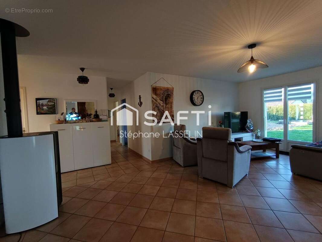 Maison 110 m² à Marcillac-Saint-Quentin  - photo 5