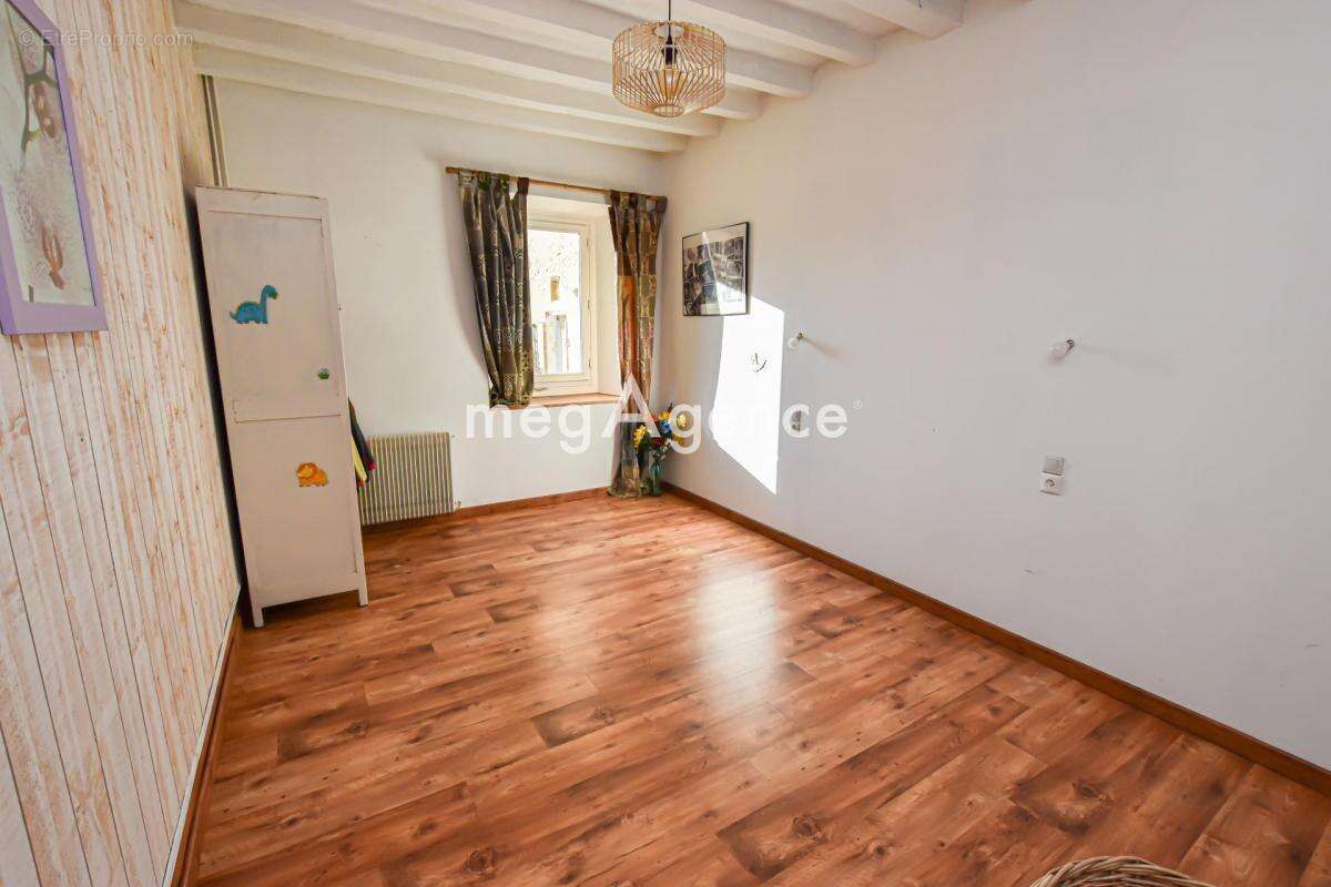 Maison à SOULIGNE-FLACE