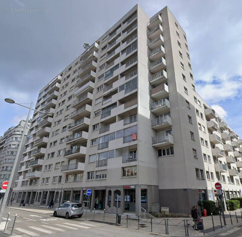 Commerce à LYON-6E